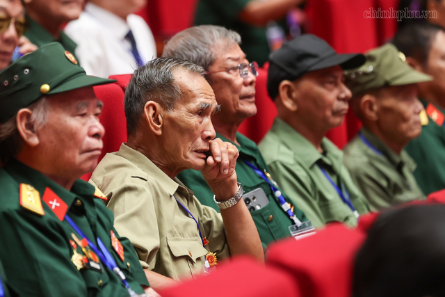 "Sự hy sinh của c&aacute;c thế hệ cha anh sẽ m&atilde;i m&atilde;i được khắc ghi trong l&ograve;ng d&acirc;n tộc" - Ảnh 3.
