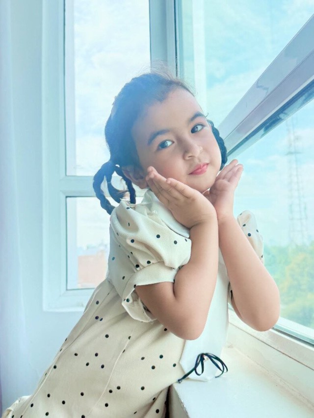 Con g&aacute;i của ca sĩ V&otilde; Hạ Tr&acirc;m g&acirc;y ấn tượng với vẻ ngo&agrave;i đ&aacute;ng y&ecirc;u - Ảnh 6.