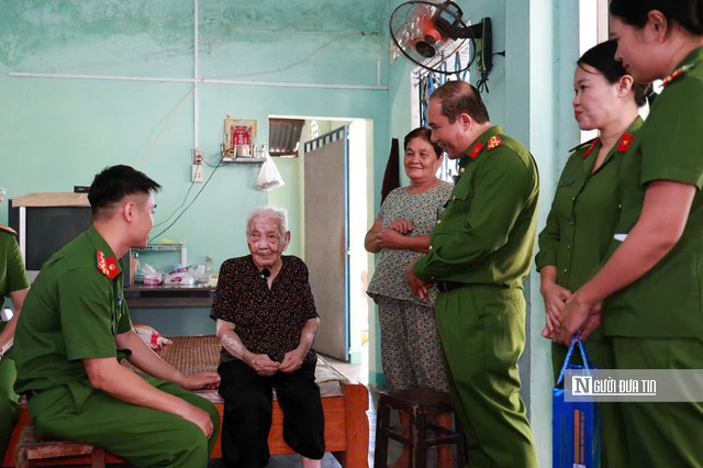 Lực lượng Công an Tp.HCM tiếp nối hành trình tri ân, lan tỏa nghĩa tình ngày 27/7 - Ảnh 3.