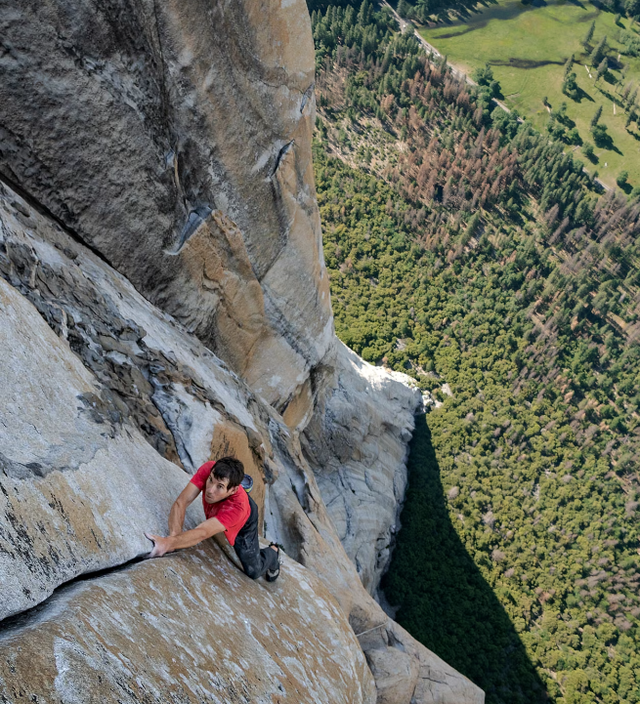 Màn leo núi "free solo" của người đàn ông khiến cả thế giới nghẹt thở - Ảnh 1.