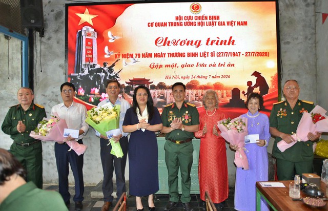 Hội Cựu chiến binh cơ quan Trung ương Hội Luật gia Việt Nam tri &acirc;n c&aacute;c Anh h&ugrave;ng liệt sĩ - Ảnh 8.