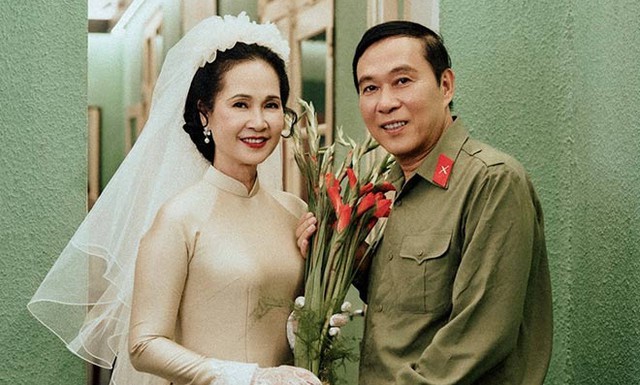 "Cặp đ&ocirc;i v&agrave;ng" của l&agrave;ng kịch ph&iacute;a Bắc: H&ocirc;n nh&acirc;n 40 năm vi&ecirc;n m&atilde;n trong ng&ocirc;i nh&agrave; nhỏ, nơi 4 thế hệ c&ugrave;ng qu&acirc;y quần - Ảnh 5.