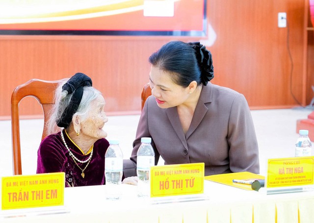 Trao tặng 60 căn nh&agrave; đầy đủ nội thất cho Mẹ Việt Nam anh h&ugrave;ng, thương binh nặng tại Nghệ An- Ảnh 5.