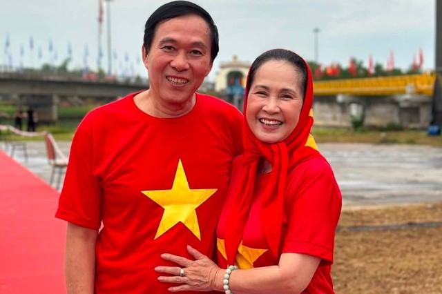 "Cặp đ&ocirc;i v&agrave;ng" của l&agrave;ng kịch ph&iacute;a Bắc: H&ocirc;n nh&acirc;n 40 năm vi&ecirc;n m&atilde;n trong ng&ocirc;i nh&agrave; nhỏ, nơi 4 thế hệ c&ugrave;ng qu&acirc;y quần - Ảnh 3.
