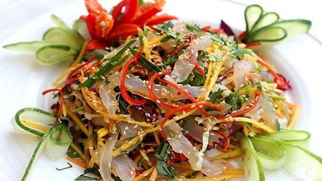 Người đ&agrave;n &ocirc;ng 28 tuổi su&yacute;t tử vong sau khi ăn m&oacute;n kho&aacute;i khẩu "vạn người m&ecirc;" - Ảnh 1.