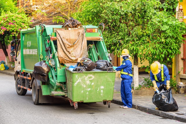 Hà Nội điều chỉnh phí rác, hóa đơn chung cư có thêm khoản thu riêng - Ảnh 1.