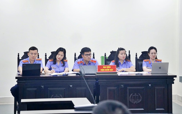 "Ông trùm" sản xuất 100 tấn thực phẩm chức năng giả bị đề nghị 15-18 năm tù - Ảnh 2.