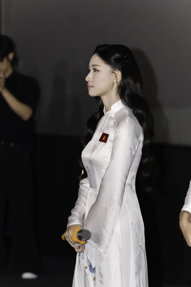 "Ca kh&uacute;c đặc biệt bậc nhất trong cuộc đời l&agrave;m nghề" của H&ograve;a Minzy - Ảnh 2.