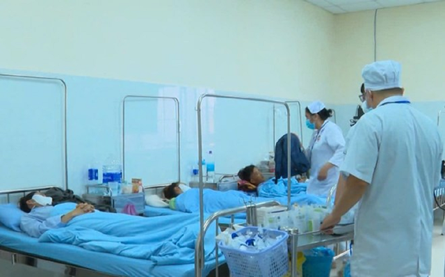 Điều gì khiến 84 người đồng loạt nhập viện sau khi ăn bánh mì ở Lâm Đồng?- Ảnh 1.