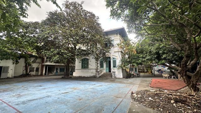 Cận cảnh căn biệt thự độc bản hiện bỏ hoang từng là nơi học của nhiều thế hệ học sinh người Pháp - Ảnh 3.