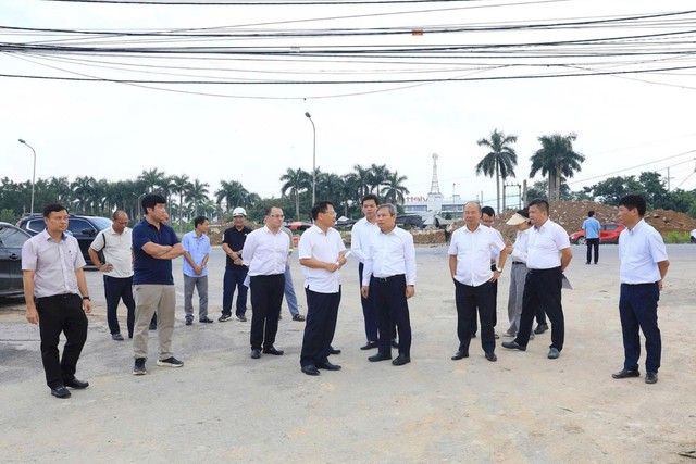 Chủ tịch H&agrave; Nội: Kh&ocirc;ng lấy l&yacute; do thời tiết để l&agrave;m nguy&ecirc;n nh&acirc;n k&eacute;o d&agrave;i tiến độ- Ảnh 2.