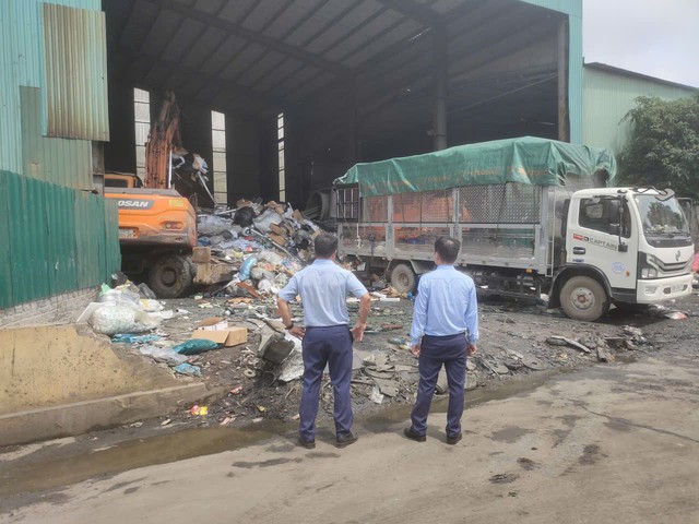 Ti&ecirc;u hủy gần 76.000 hộp bột rau vi phạm - Ảnh 1.