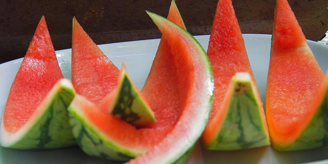Thứ ai cũng bỏ sau khi ăn dưa hấu lại l&agrave; "kho b&aacute;u" dinh dưỡng - Ảnh 1.