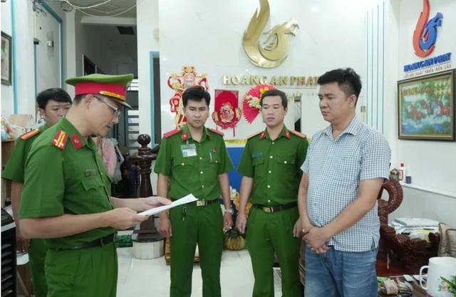 Khởi tố thêm 2 bị can trong đường dây buôn lậu gần 1 triệu lít dầu DO - Ảnh 3.