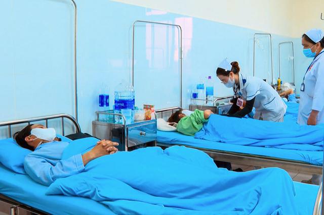Điều tra vụ 84 người nhập viện sau khi ăn bánh mì tại Lâm Đồng- Ảnh 1.