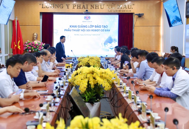 Lần đầu Việt Nam đ&agrave;o tạo phẫu thuật nội soi robot b&agrave;i bản, th&uacute;c đẩy điều trị ung thư bằng c&ocirc;ng nghệ hiện đại - Ảnh 1.