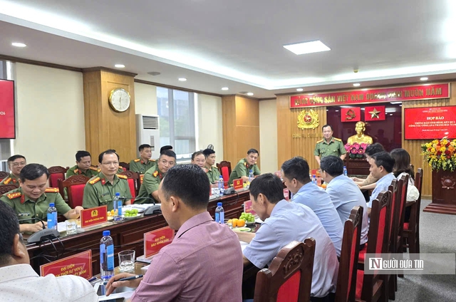 Vụ buôn lậu 28.000 viên từ nước ngoài về Việt Nam: Dùng tờ USD làm "tín vật" giao dịch- Ảnh 1.