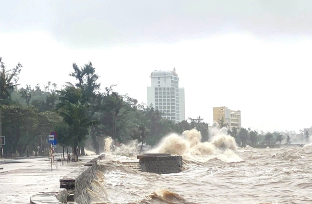 Bão số 1 áp sát, Hải Phòng-Quảng Ninh khẩn cấp cấm biển, sẵn sàng sơ tán dân - Ảnh 1.