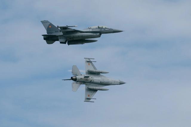 Tiêm kích F-16 gặp sự cố, phi công may mắn thoát hiểm - Ảnh 1.