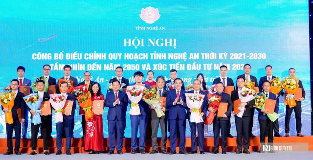 Bí thư Nguyễn Khắc Thận: Nghệ An luôn đồng hành, tháo gỡ khó khăn cho doanh nghiệp- Ảnh 1.