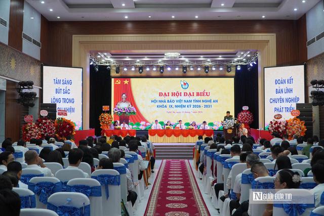 Tạp ch&iacute; Đời sống & Ph&aacute;p luật nhận bằng khen của Ủy ban MTTQ Việt Nam tỉnh Nghệ An- Ảnh 1.