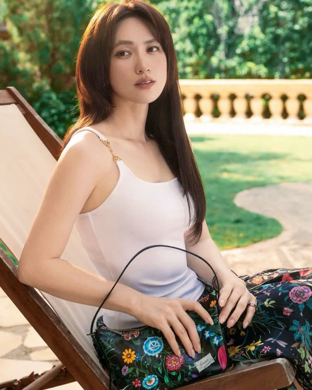 "Ngọc nữ trăm tỷ" gây mê mẩn với góc nghiêng thần thánh - Ảnh 2.
