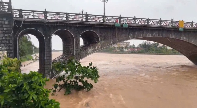 Lũ trên một số sông có thể dâng tới 6m, 8 tỉnh thành khẩn trương ứng phó- Ảnh 1.