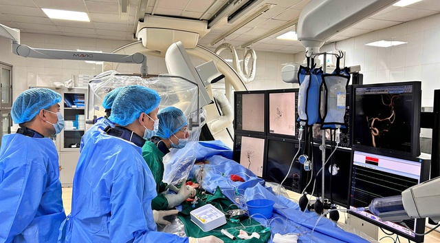 Đau đầu kéo dài, người phụ nữ phát hiện "quả bom" nổ chậm trong não- Ảnh 1.