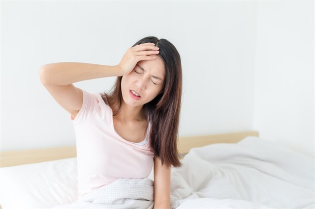 Người đàn ông 50 tuổi đột ngột tử vong sau khi vươn vai, bác sĩ cảnh báo thói quen "cực độc" - Ảnh 1.