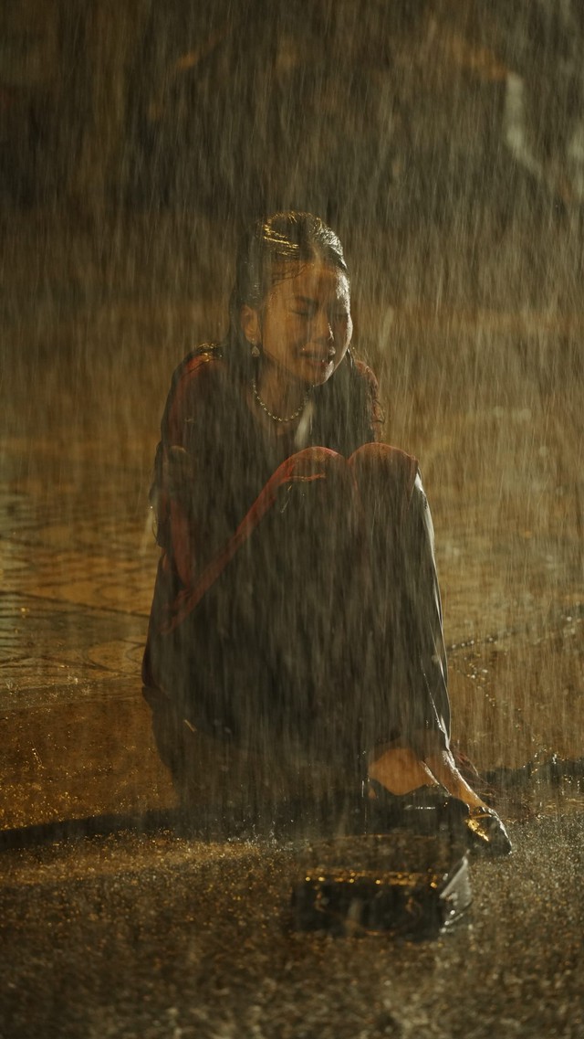 Siêu mẫu Thanh Hằng "xuống tóc" gây bất ngờ - Ảnh 1.