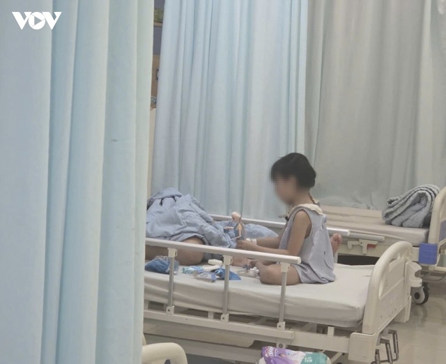 Bộ Y tế vào cuộc vụ gần 40 học sinh nhập viện cấp cứu nghi ngộ độc thực phẩm- Ảnh 1.
