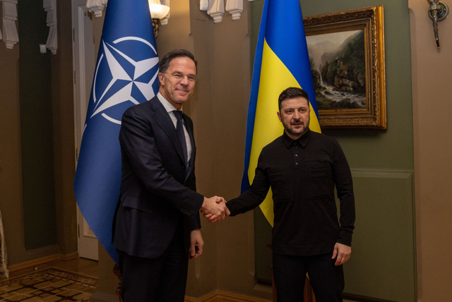NATO nhất trí tài trợ cho Ukraine 70 tỷ Euro, Nga phản ứng gắt - Ảnh 1.