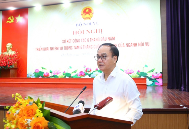 Bộ Nội vụ sẽ tiếp tục nghiên cứu, đề xuất phương án cải cách tiền lương mới - Ảnh 1.