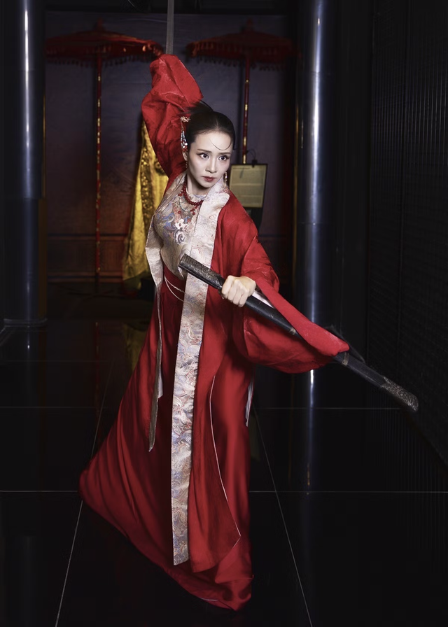 "Nữ hoàng wushu" Thúy Hiền tái xuất màn ảnh gây bất ngờ - Ảnh 3.