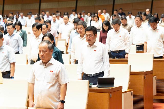 Quốc hội dành một phút mặc niệm Chủ tịch Quốc hội Lào Xaysomphone Phomvihane- Ảnh 2.