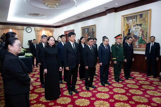 Lãnh đạo Đảng, Nhà nước viếng Chủ tịch Quốc hội Lào Saysomphone Phomvihane - Ảnh 3.