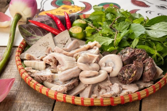 Ăn l&ograve;ng lợn thế n&agrave;o để vừa ngon vừa an to&agrave;n? Nhớ 3 "kh&ocirc;ng" n&agrave;y - Ảnh 1.