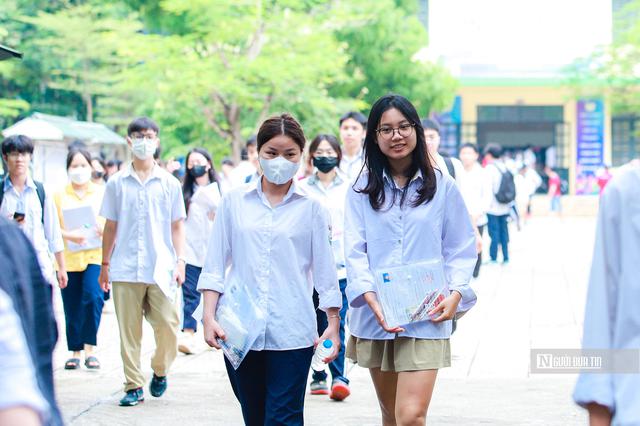 Điểm chuẩn đại học 2026 cao kỷ lục, có ngành đạt điểm tuyệt đối - Ảnh 1.