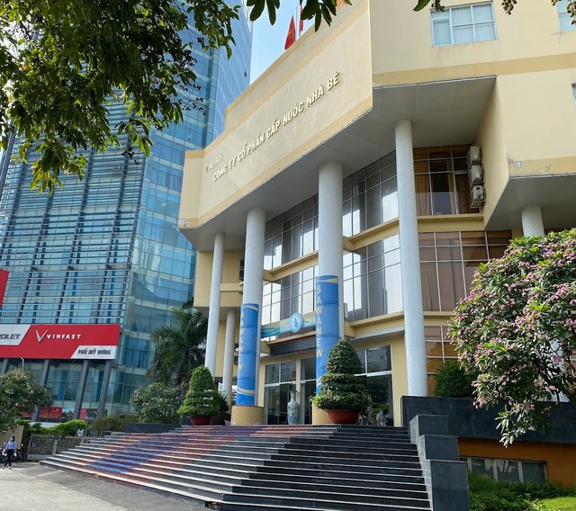 Cấp nước Nhà Bè sắp chi 17,4 tỷ đồng cổ tức, lợi nhuận 6 tháng giảm gần 20% - Ảnh 1.