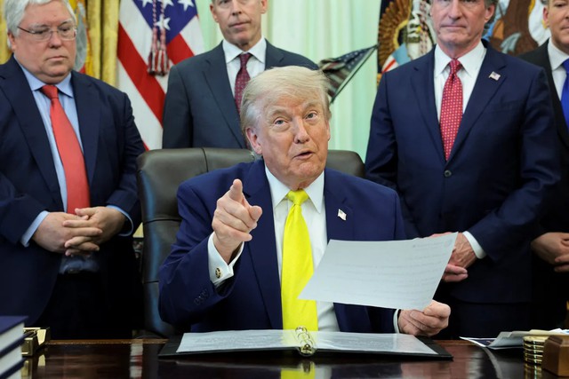 &Ocirc;ng Trump y&ecirc;u cầu Iran trả "khoản bồi thường" trong bất kỳ thỏa thuận h&ograve;a b&igrave;nh n&agrave;o - Ảnh 1.