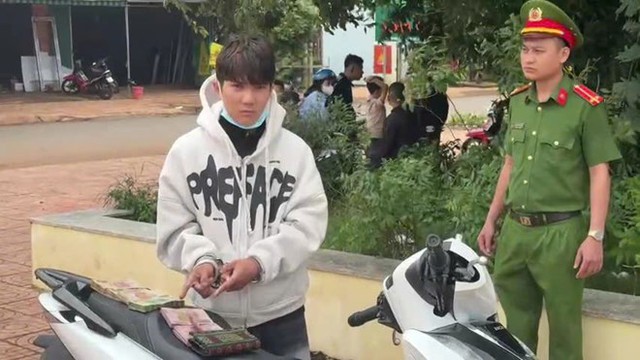 Bắt nam thanh niên trộm hơn 80 triệu đồng trong cốp xe SH- Ảnh 1.