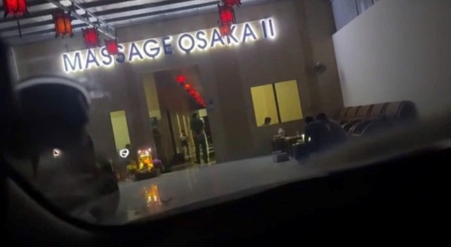 Đột kích 3 cơ sở massage, phát hiện nhiều cặp đôi đang mua bán dâm - Ảnh 1.
