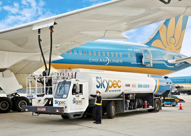 Sự thật đằng sau con số 76 triệu lượt khách: Ai đang thực sự "hốt bạc" ở các sân bay Việt Nam? - Ảnh 2.
