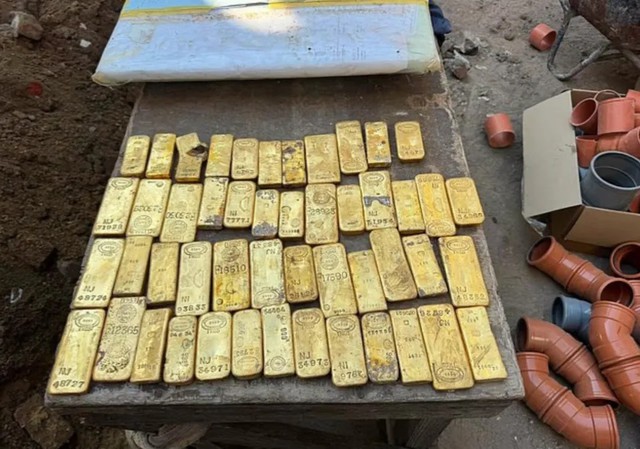 Nhóm thợ xây phát hiện ra số vàng trị giá 271 tỷ đồng giấu trong bức tường - Ảnh 1.