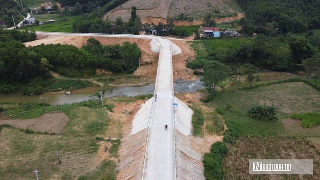 Niềm vui của người dân vùng cao khi lần đầu có đường, cầu xóa cảnh cô lập- Ảnh 3.