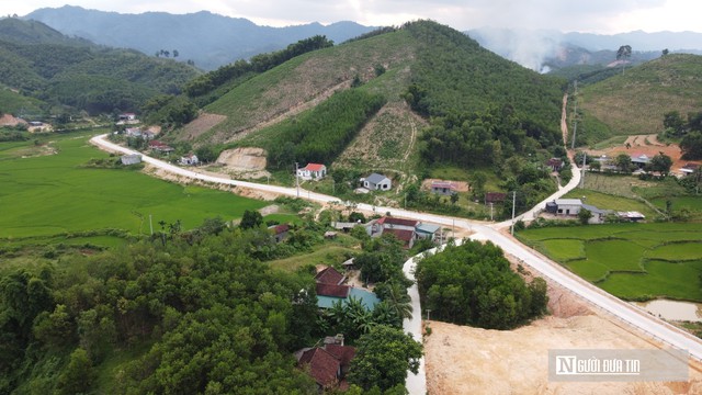 Niềm vui của người dân vùng cao khi lần đầu có đường, cầu xóa cảnh cô lập- Ảnh 1.