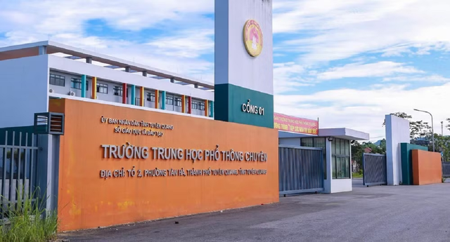 Sáng nay, thí sinh Chuyên Tuyên Quang hoàn tất bài thi tốt nghiệp - Ảnh 1.