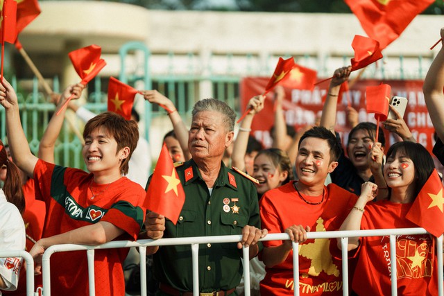 NSƯT Cao Minh tái xuất điện ảnh ở tuổi 65, tự mình thực hiện cảnh mạo hiểm- Ảnh 4.