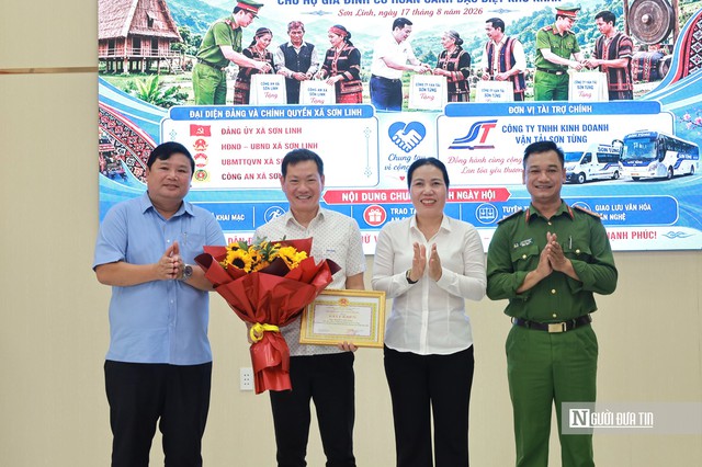 Đời sống v&agrave; Ph&aacute;p luật chung tay "tiếp sức" cho h&agrave;ng chục hộ kh&oacute; khăn ở Quảng Ng&atilde;i- Ảnh 8.