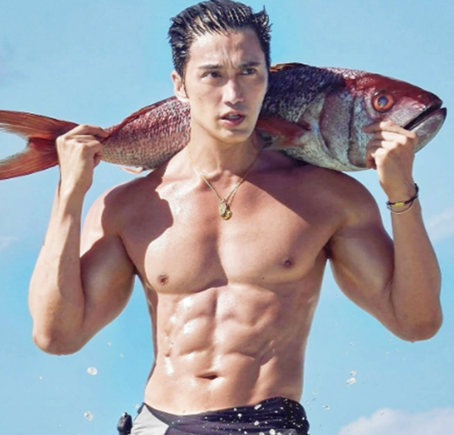"Ông chú 60 tuổi" sở hữu body 6 múi như thanh niên, bí quyết gây tò mò - Ảnh 1.